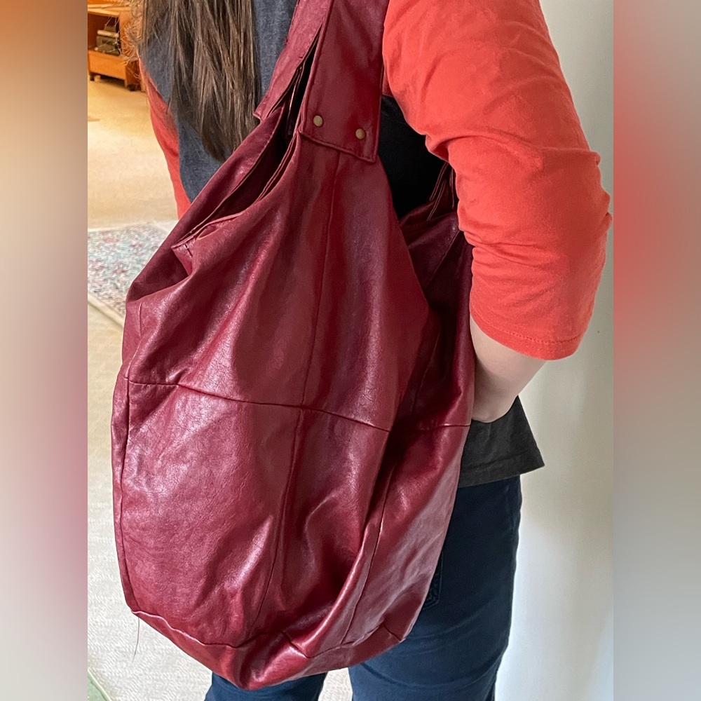 Large Faux Leather Shoulder Bag. - Picture 6 of 7